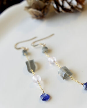海の宝物　カイヤナイトとパープルカルセドニーピアス・イヤリング